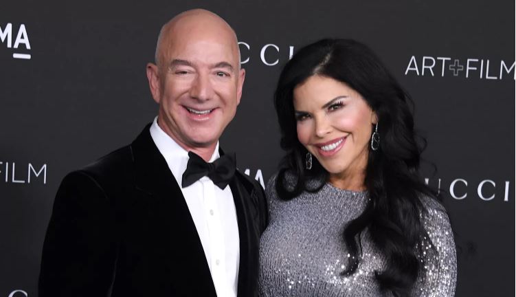 Jeff Bezos and his partner Lauren Sánchez
SOURCE: GETTY IMAGES