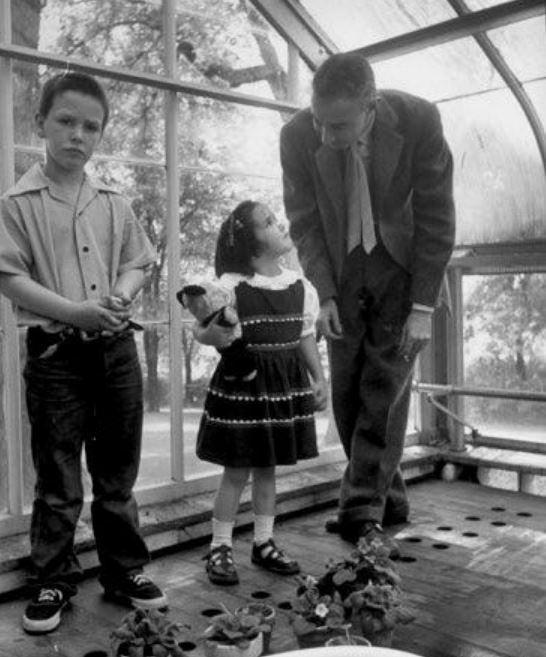 J. Robert Oppenheimer with his kids.
Credit: AP:Associated Press