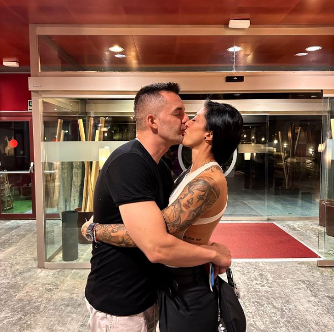 Jennifer Hermoso and her brother Marr Rafa kissing on the lips.
