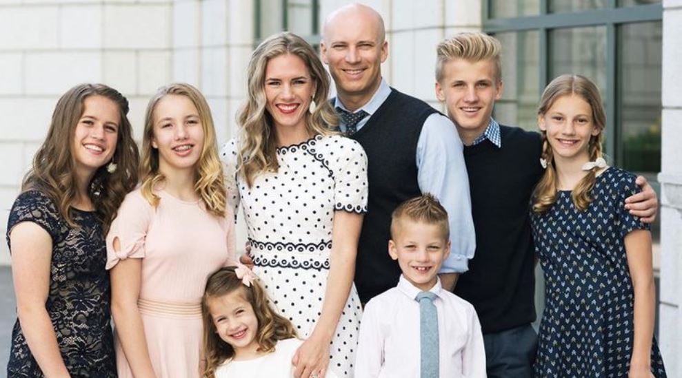 Ruby Franke with her husband and their six children formed the '8 Passengers' crew on YouTube. Image Source: Instagram