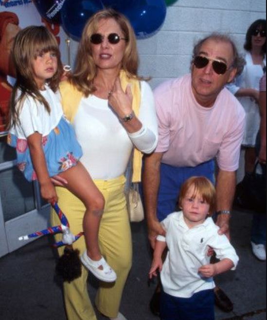 Jimmy Buffett with his wife and their daughters in their childhood.