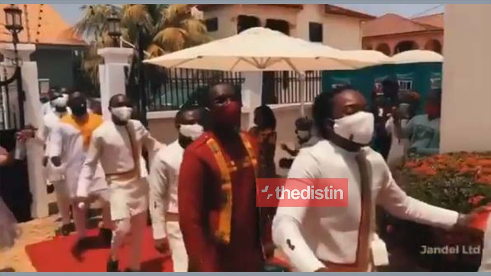 Joe Mettle Arrives In Grand Style At His Traditional Wedding While He Sings "My Everything" | Watch Video