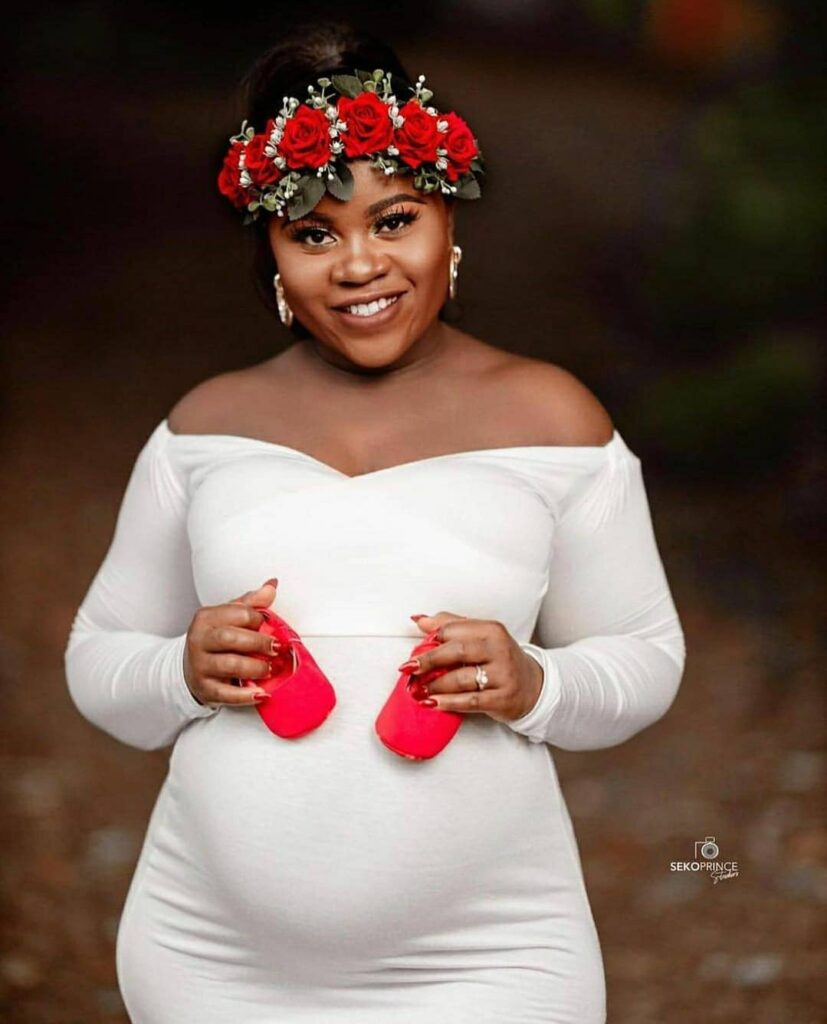 Ghanaian dancehall female musician born Grace Kaki Awo Ocansey but widely known as Kaakie has given birth to an adorable daughter with her husband, Mr. Anansi Aidoo.