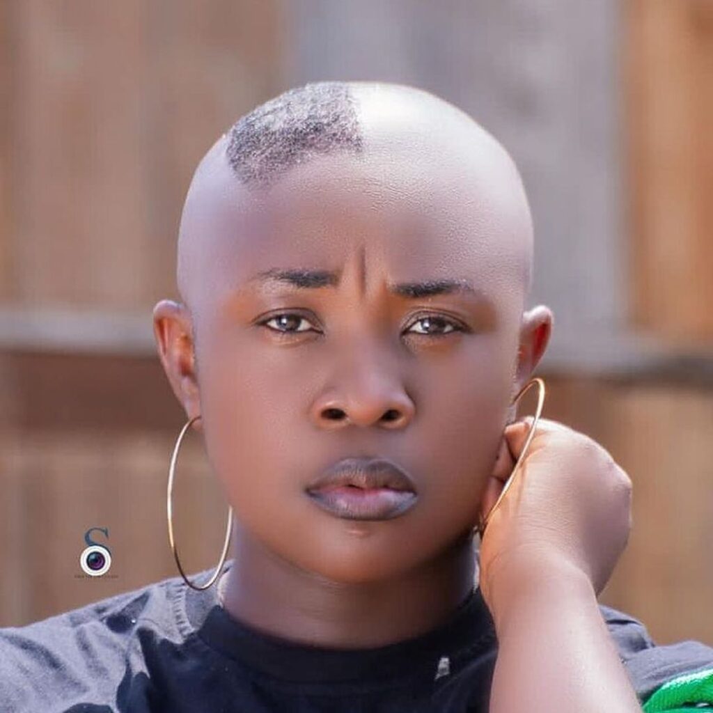 Actress, Emelia Brobbey has gone bald in a movie, pictures from the behind the scenes circulate on the internet.