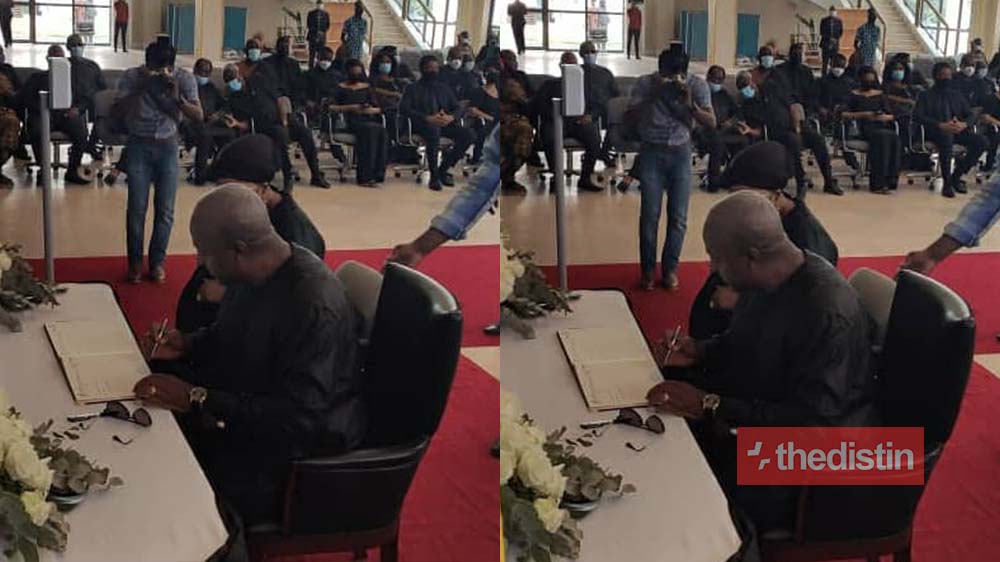 JJ Rawlings: John Mahama Finally Signs The Book Of Condolence After He Was Denied Access (Photos)