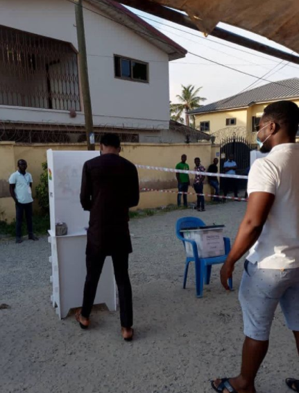 Pictures from when Rev Obofour arrived at his polling station to cast his vote during the 2020 December 7th elections have surfaced online.