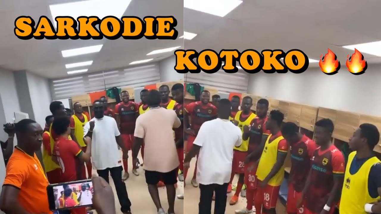 Sarkodie Storms Kotoko Dressing Room To Give The Player's His Full Support Before Joining The Supporters To Watch The Match (Video)