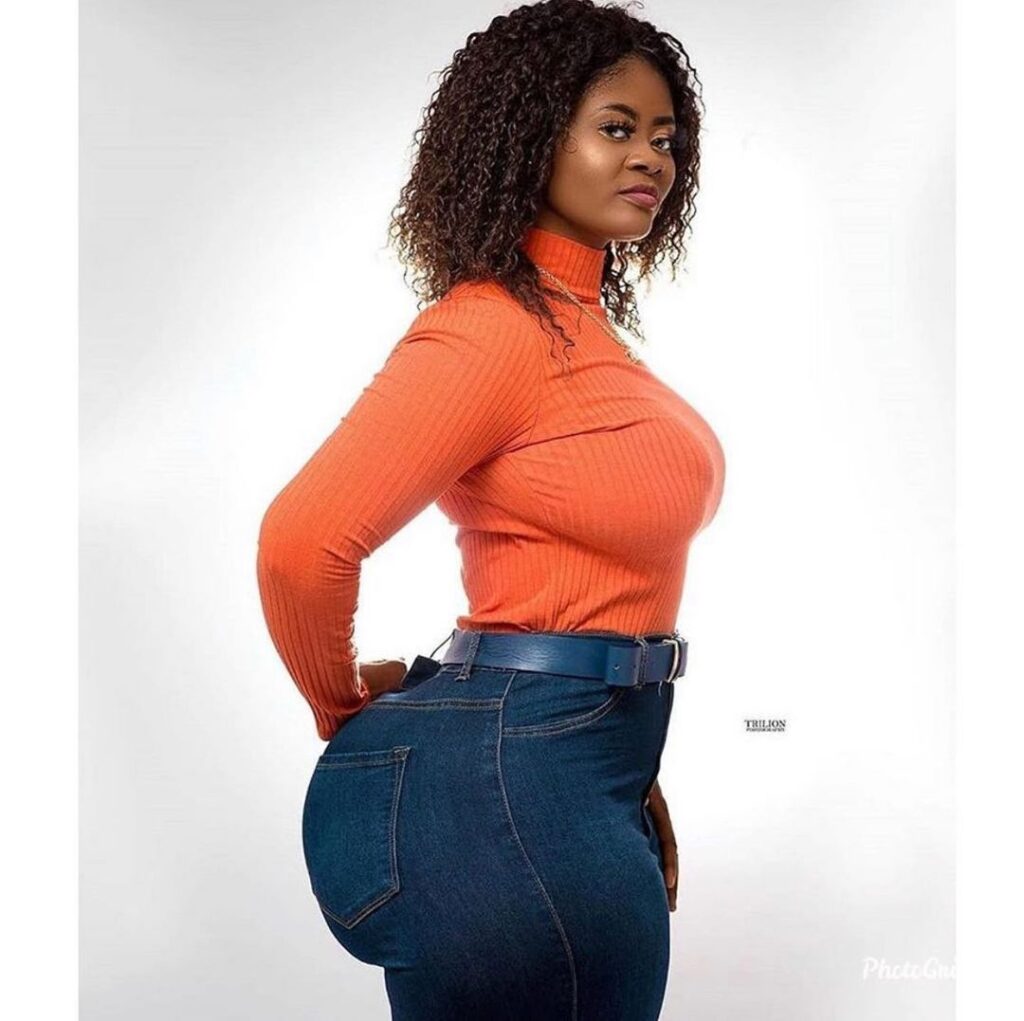 Ghanaian model Sheena Gakpe overtakes Hajia Bintu in the battle of big a$$ on social media (photos) 10