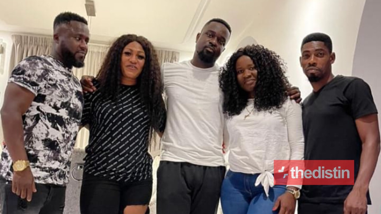 Sarkodie with his Sisters And Brothers