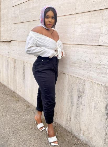 Medikal's supposed side chick celebrates her birthday by releasing stunning pictures of herself.
