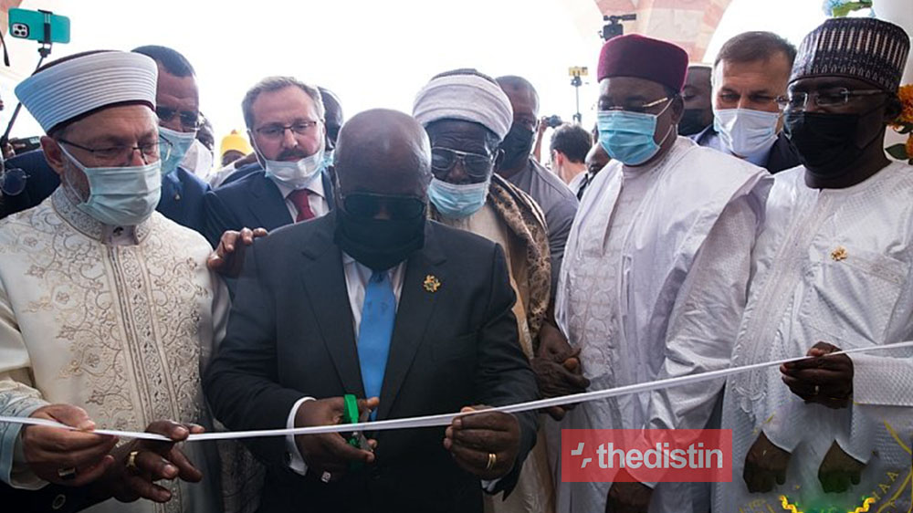 Watch The Hilarious Moment Prez. Nana Addo Was Finding It Hard To Cut The Ribbon At An Inauguration Ceremony (Video)