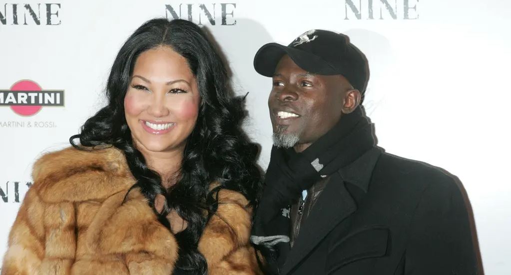 She co-parents son Kenzo with Djimon Hounsou.
