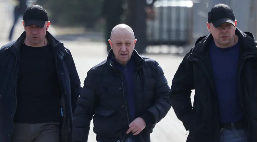 Yevgeny V. Prigozhin, center, founder of the mercenary military group Wagner, attending the funeral of a Russian military blogger in Moscow, in April.
