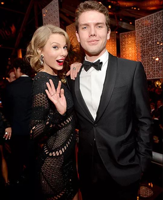 Taylor Swift and her brother Austin. 
