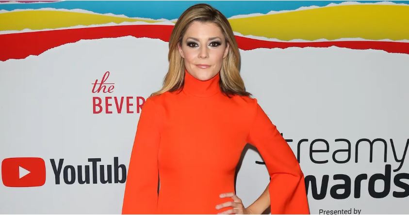 Grace Helbig's Blonde Hair Color - wide 2
