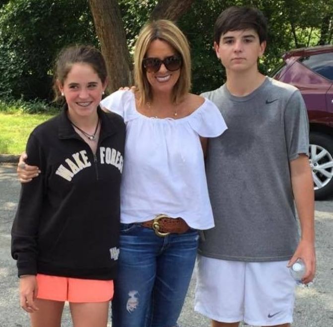 Sean Hannity's ex-wife Jill Rhodes with their kids 
