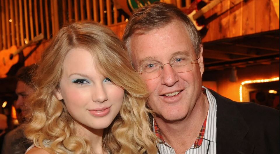 Taylor Swift and her Dad Scott K. Swift at the Taping of CMT "GIANTS" Honoring Alan Jackson at The Ryman Auditorium on October 30, 2008 in Nashville, Tennessee