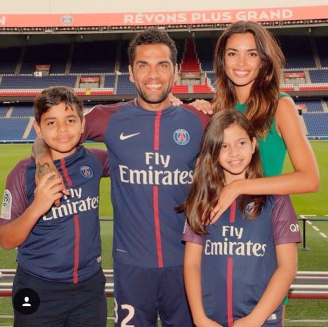 Dani Alves with his wife Joana Sanz and kids. (Credits: Instagram)