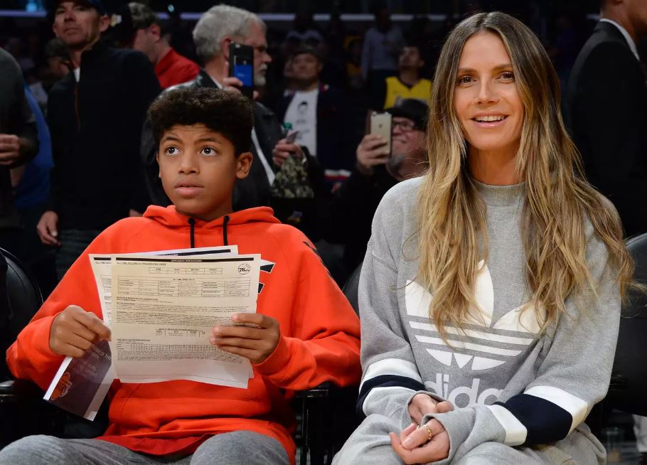 Heidi Klum and Henry Samuel attend the basketball game between Philadelphia 76ers and Los Angeles Lakers at Staples Center November 15, 2017, in Los Angeles, California