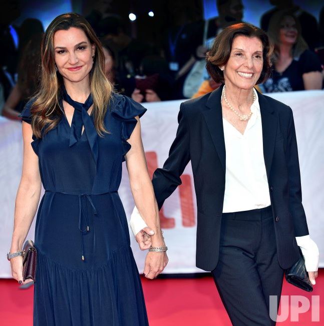 Dominique and Delphine Robertson (L) attending an event.
