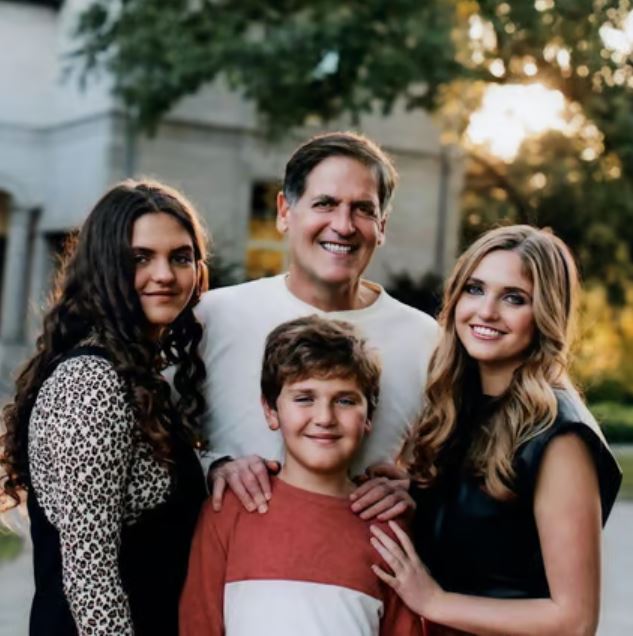 Mark Cuban shares all of his three children with his wife, Tiffany Stewart Cuban. Image Source: Instagram