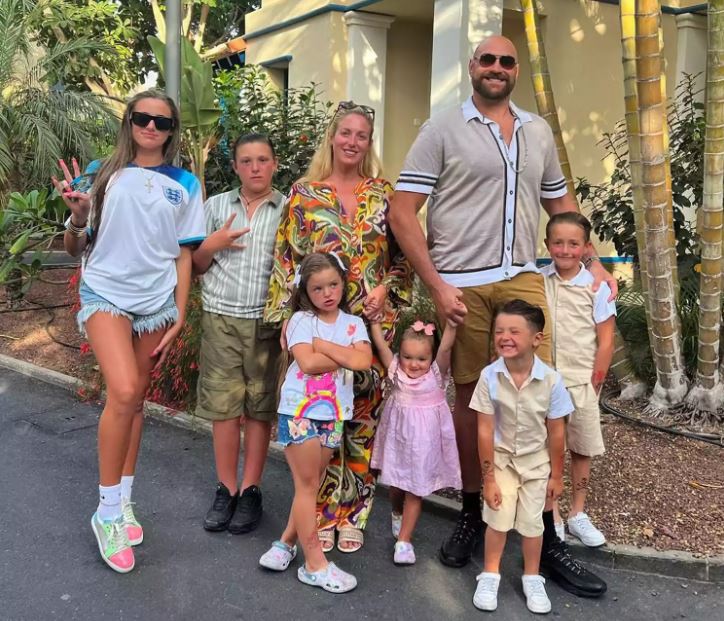 Tyson Fury and Paris Fury with their kids