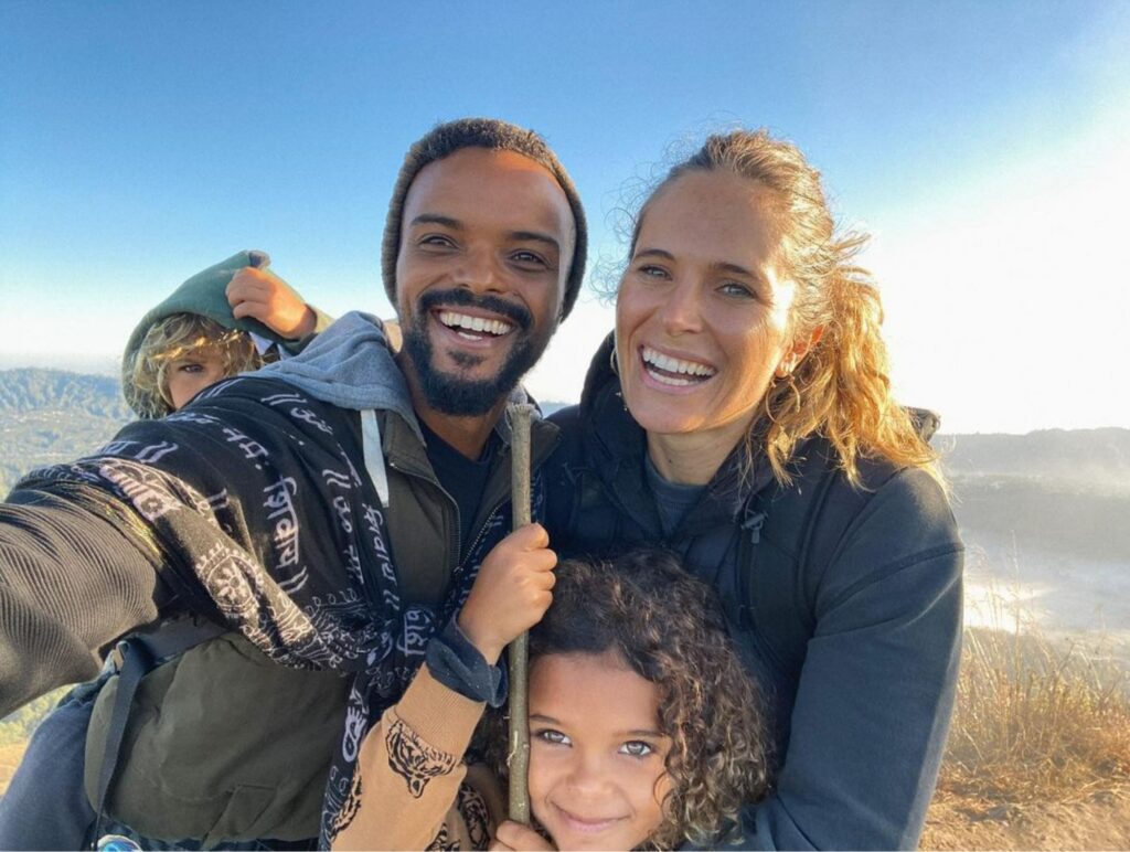 Eka Darville and his wife, Lila, are blessed with three children, all sons, namely Mana, Zion, and Axe. 