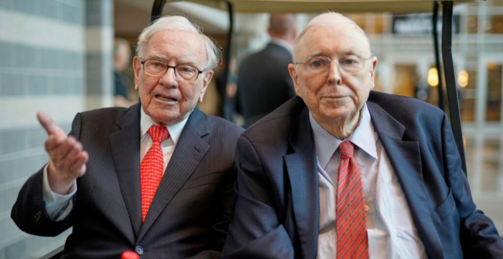 Charlie Munger (R) worked alongside Warren Buffett (L) for more than 50 years while at Berkshire Hathaway