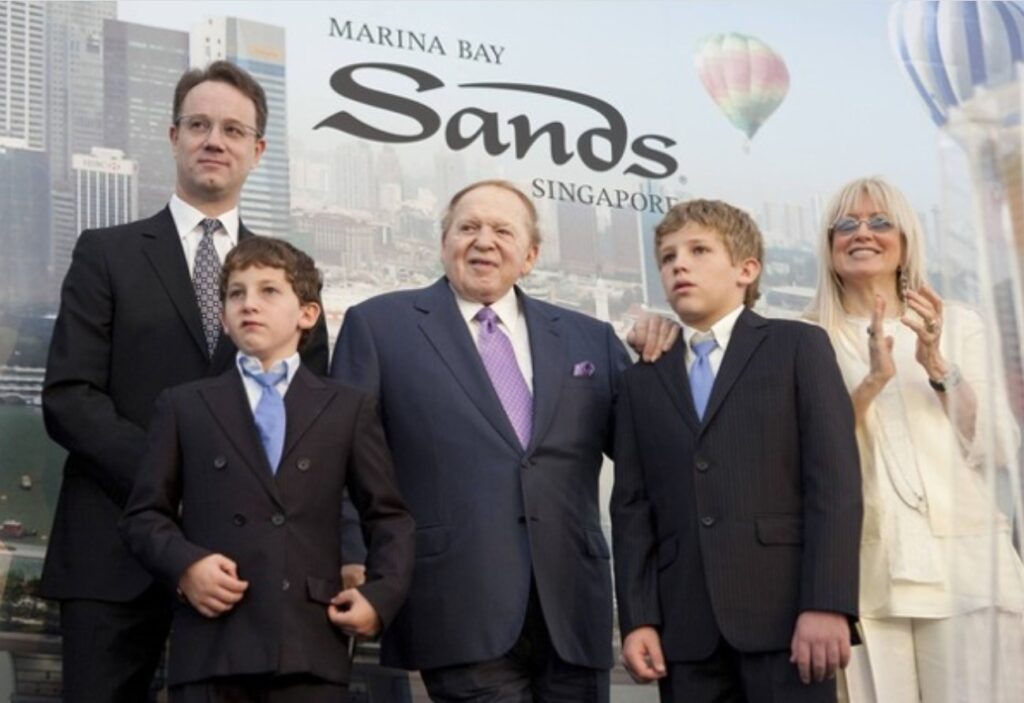 Miriam "Miri" Adelson with her husband Sheldon and their son with grandkids. Image Source: Getty